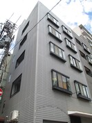 鳴海ビルの外観