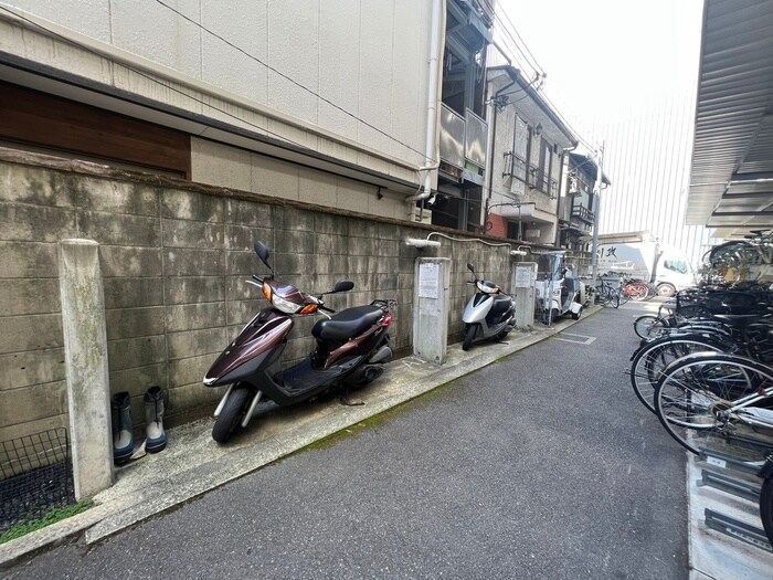 バイク置き場 アミカーレ錦