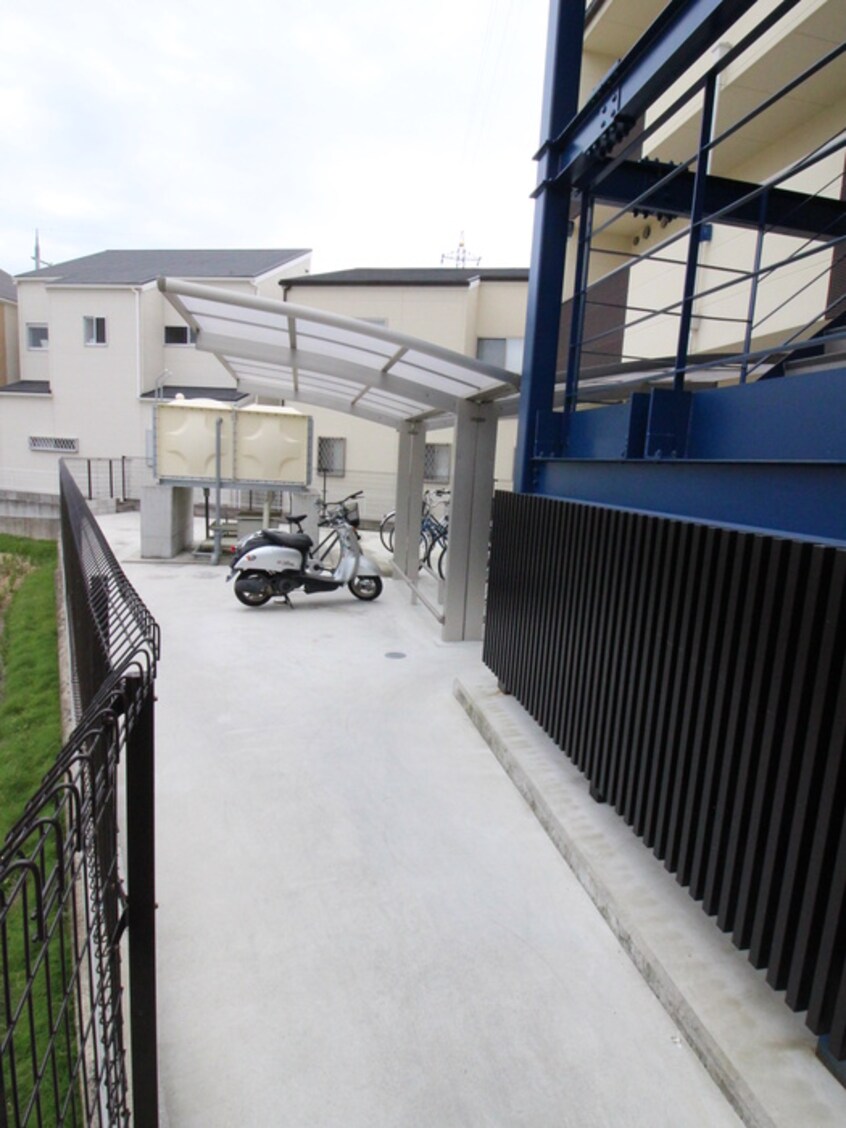 駐輪場 ステラウッド高鷲