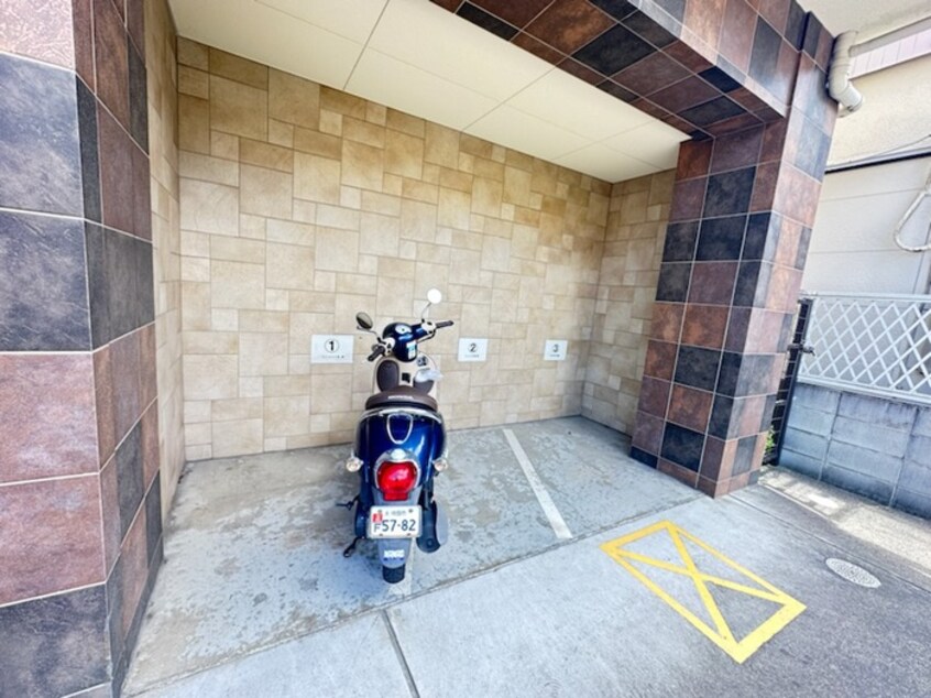 バイク置き場 アスティオン城南