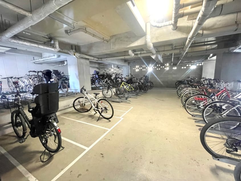 駐輪場 ロイヤルパ－クス桃坂