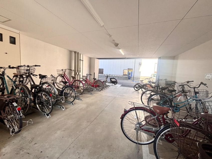 駐輪場 Laule`a十三