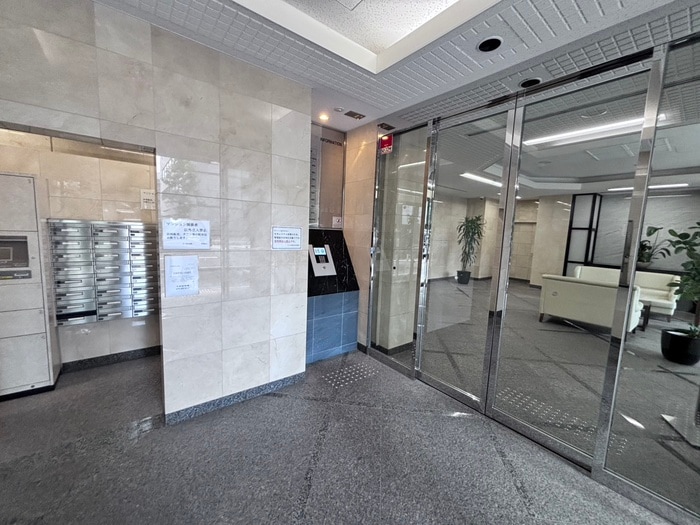 エントランス部分 リ－ガル京都烏丸通り(902)