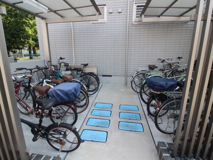 駐輪場 ヘーベルメゾン西田辺