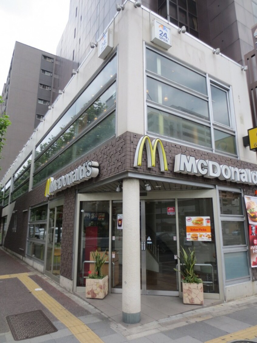 マクドナルド 烏丸五条店(ファストフード)まで160m ｸﾞﾗﾝﾄﾞﾊﾟﾚｽ京都烏丸五条(４０４)