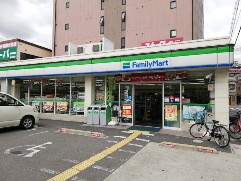 ファミリーマート赤川三丁目店(コンビニ)まで550m グランディ－ルソレイユ