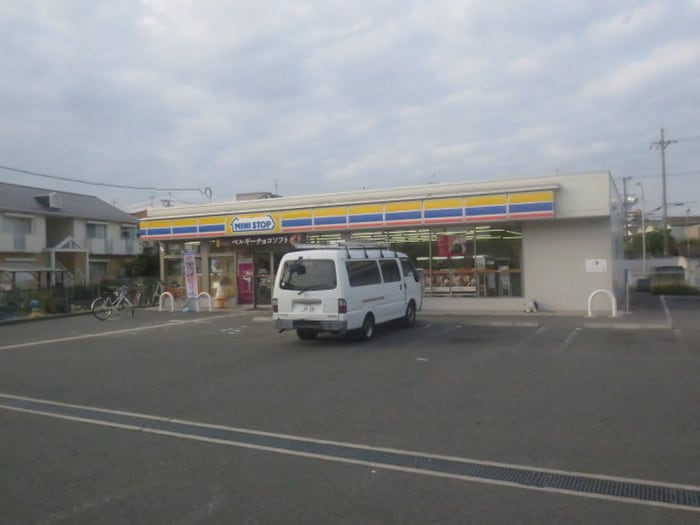 ミニストップ 寝屋川中木田町店(コンビニ)まで450m 都ﾏﾝｼｮﾝ
