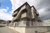 御陵北山下町店舗付き住宅