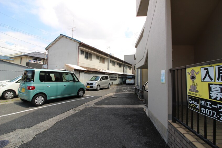 駐車場 エッセンシャルハウスエビ