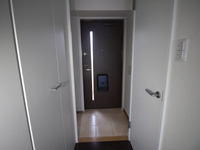 玄関 ﾜｺｰﾚﾌﾟﾗﾃｨｰｸ神戸深江駅前