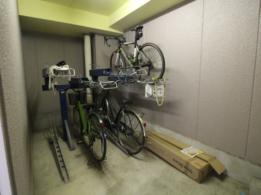 駐輪場 ヴェルディ神戸