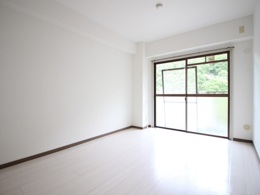 居室 ロイヤルコート山の街