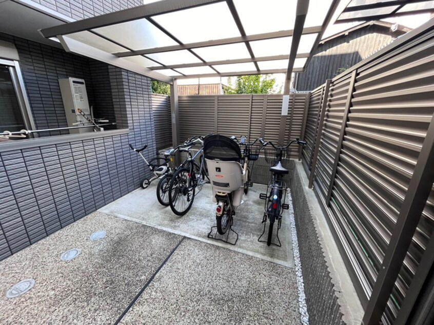 駐輪場 シンフォニーアミゾント 夕顔