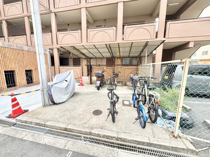 駐輪場 フロ－ラル井上
