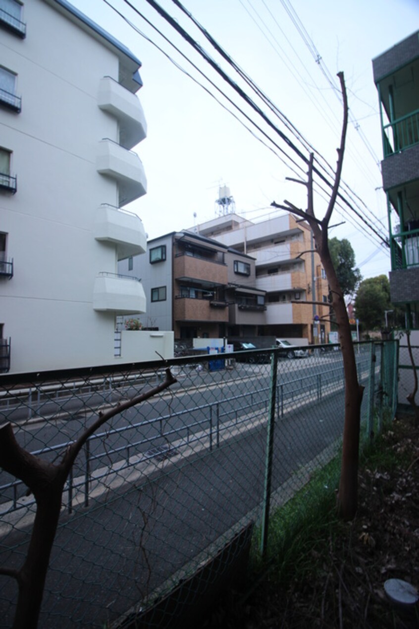 室内からの展望 フロ－ラル井上