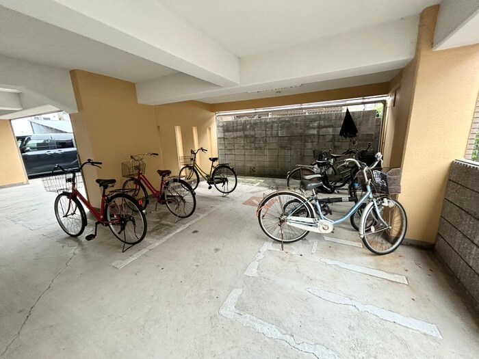 駐輪場 サンプラザマツヤ