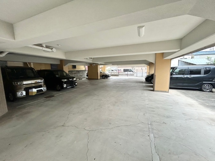 駐車場 サンプラザマツヤ