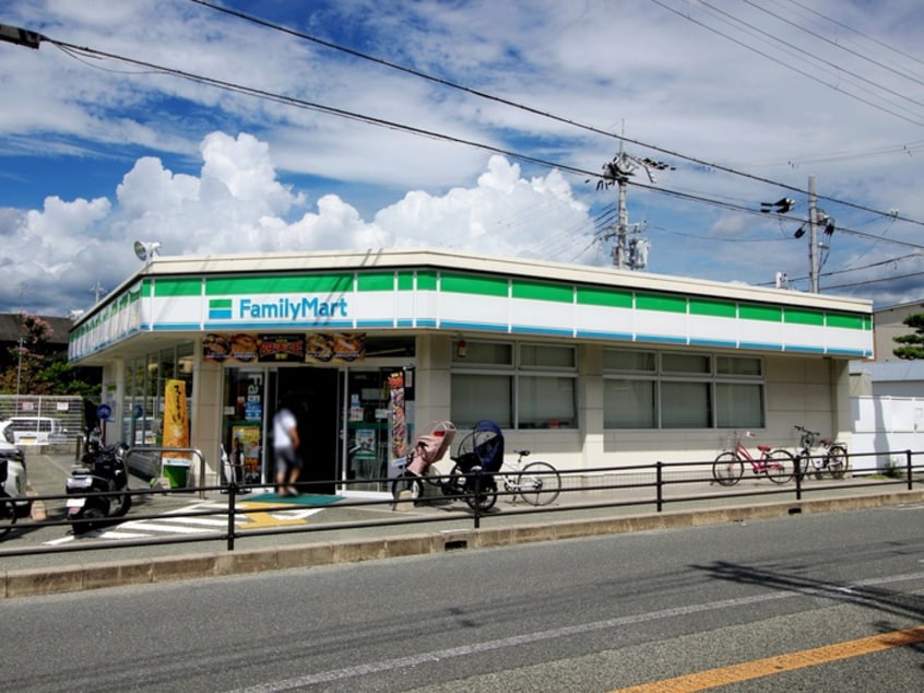 ファミリーマート池田住吉一丁目店(コンビニ)まで806m セカンドヴィレッジ