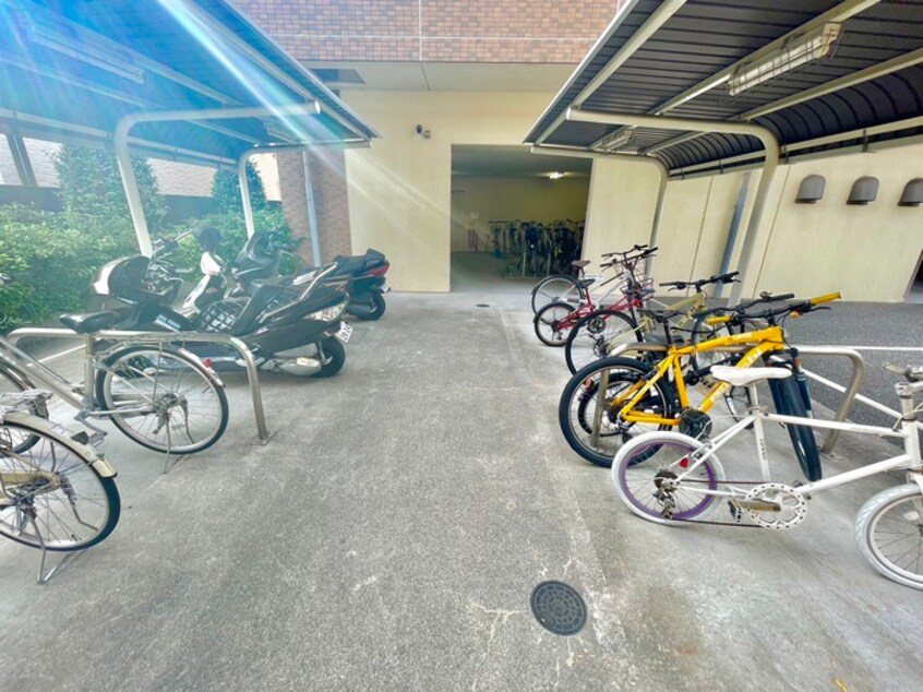 駐輪場 ONE ROOF FLAT TENJINBASHI