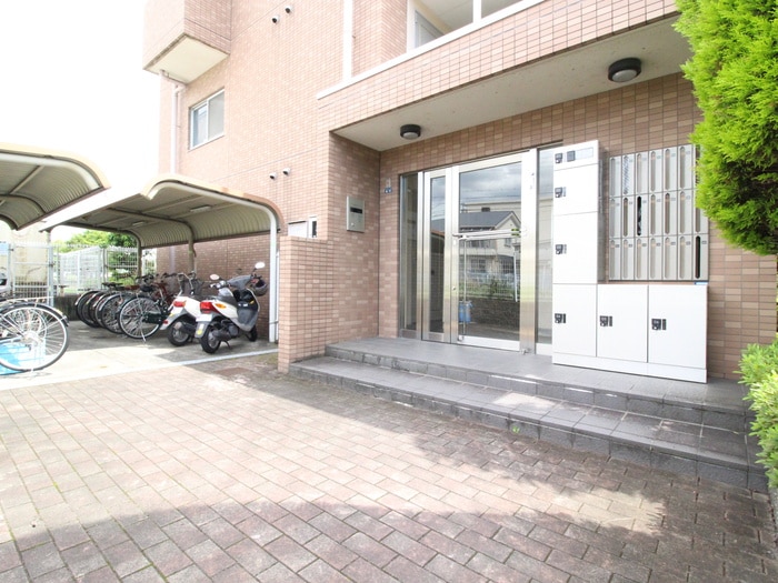 エントランス部分 シャンブル学園町