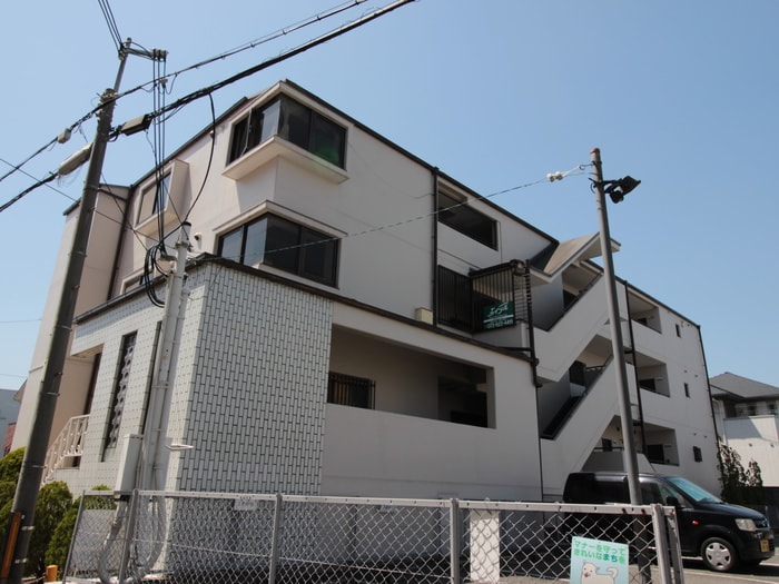 外観写真 中マンション