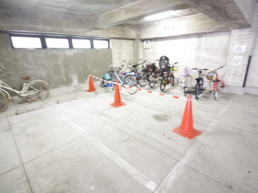 駐輪場 エクセレント甲子園１１番館