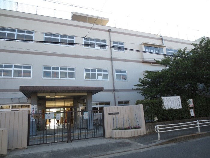 清高小学校(小学校)まで220m メゾンクレール