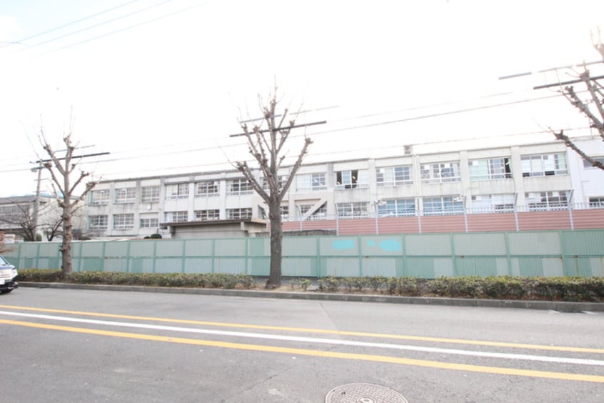 若江小学校(小学校)まで328m サウスフラワ