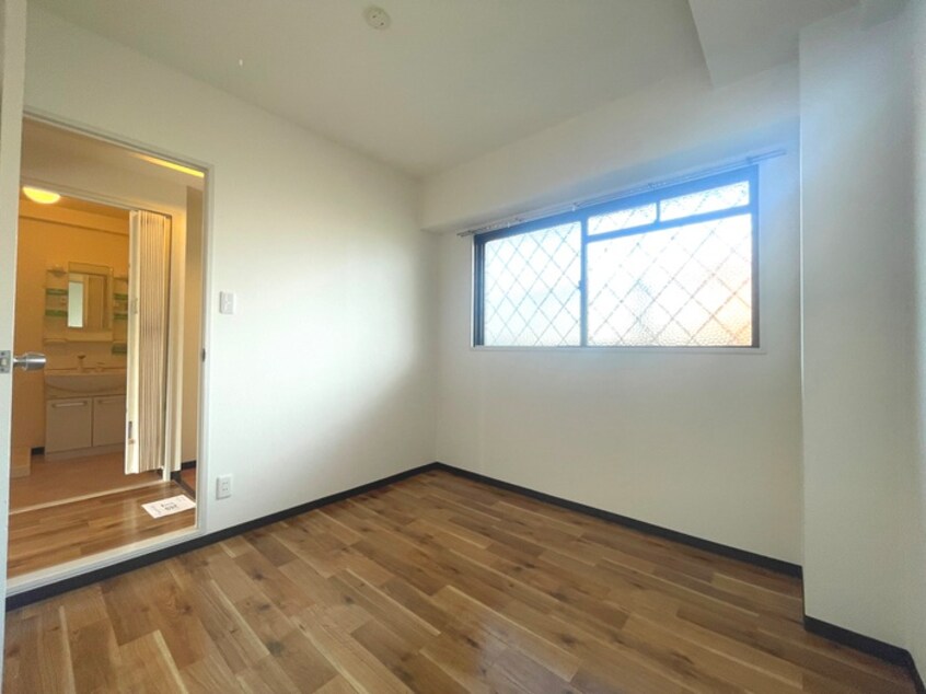 居室 リバ－サイド上野