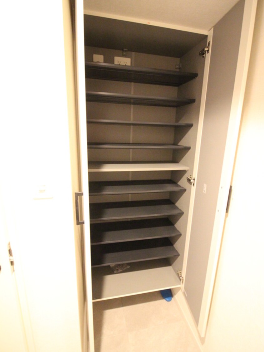 靴箱 スプランディッド梅田北