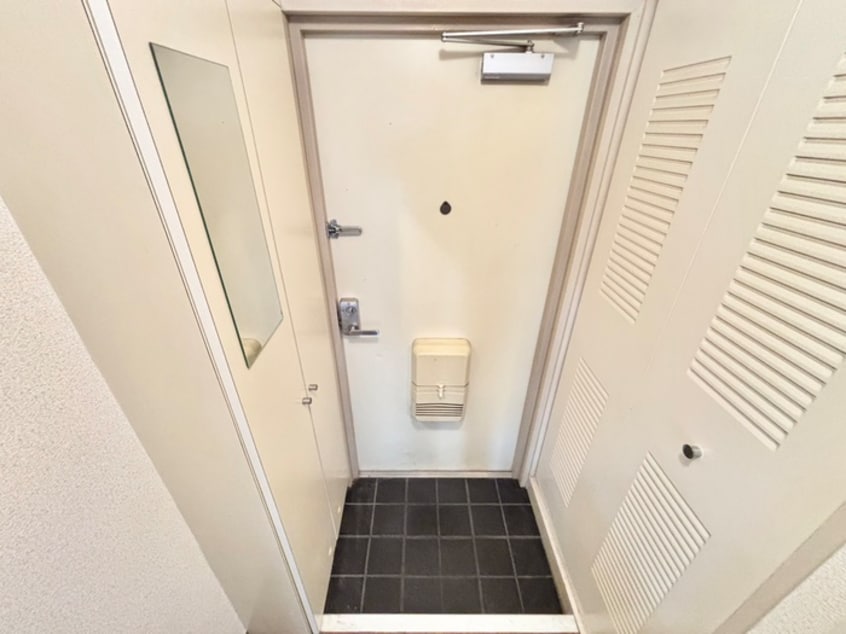 玄関 ﾄ-ｶﾝ五条烏丸ｷｬｽﾃ-ﾙ(203)