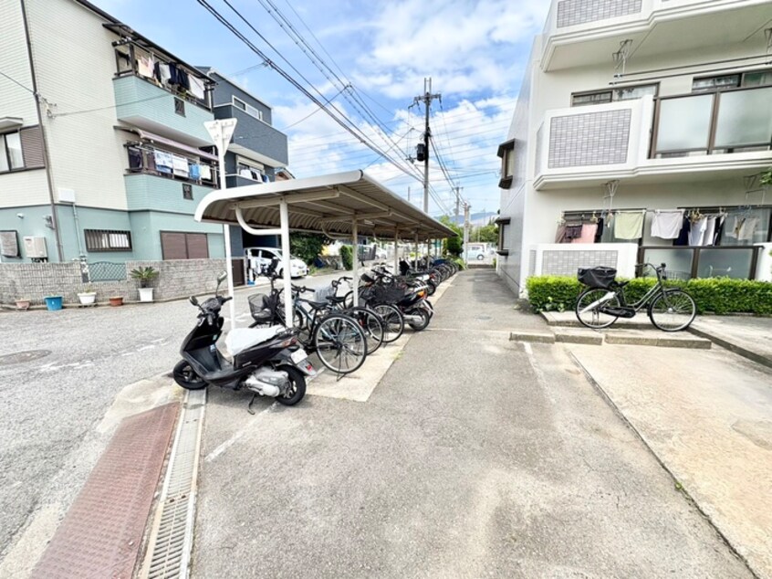 駐輪場 ルネ青山