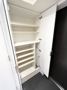 靴箱 ﾌﾟﾚｻﾝｽ南堀江ｻﾞ･ｾﾝｽ(1002)