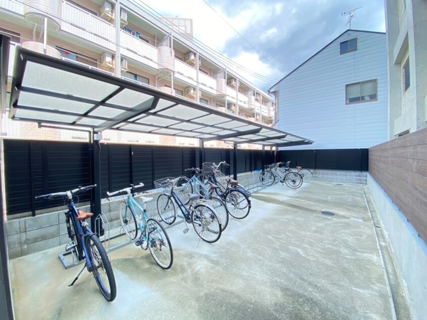 駐輪場 グレースアレイ西院