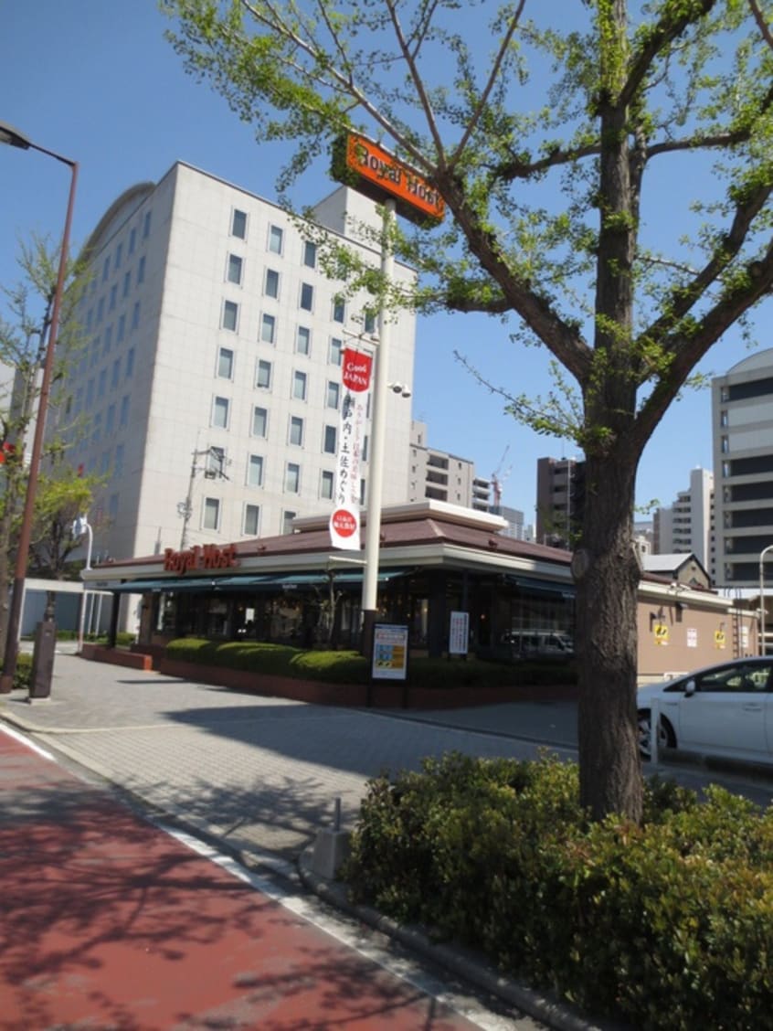 ロイヤルホスト(ファストフード)まで438m 高砂マンション