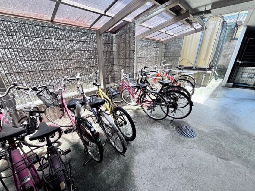 駐輪場 エリーフラッツ西洞院