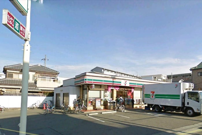セブンイレブン(コンビニ)まで300m 西明石グランドハイツ
