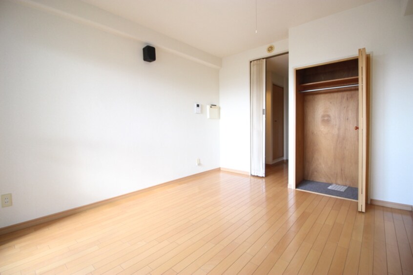 居室 明石ヤングパレス