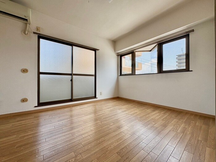 居室 明石ヤングパレス