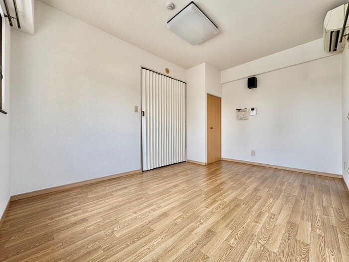 居室 明石ヤングパレス