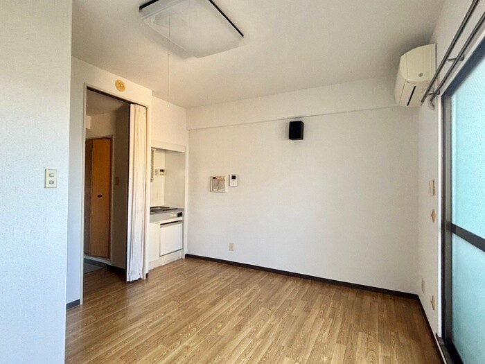 居室 明石ヤングパレス