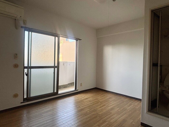 居室 明石ヤングパレス