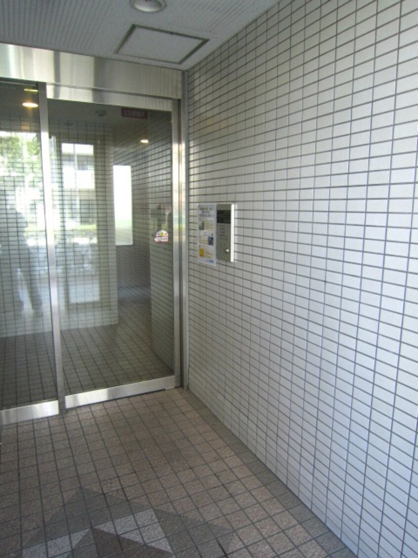 エントランス部分 ﾍﾞﾙﾌﾚｰｼﾞｭ住吉（使用不可）