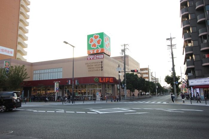 ライフ(スーパー)まで200m ﾍﾞﾙﾌﾚｰｼﾞｭ住吉（使用不可）