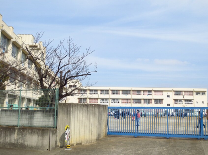 八田荘小学校(小学校)まで700m メゾン・ファミーユⅡ