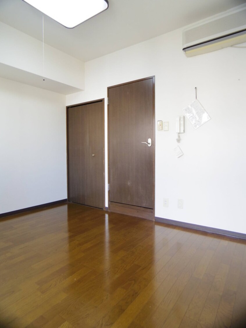 居室 マ－スリヴィエ－ル