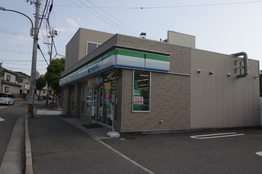 ファミリーマート(コンビニ)まで1400m カレッタ塩屋B棟