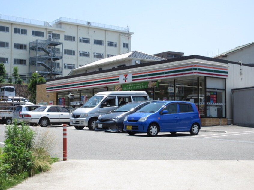 セブンイレブン(コンビニ)まで900m 池田市五月丘４丁目戸建