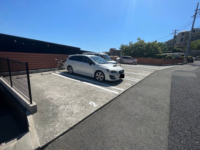 駐車場 LOHAUS雲雀丘山手（301）