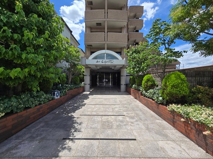 エントランス部分 ラ・サンセリテ